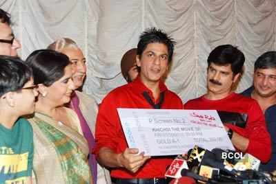 SRK meets 'Khichdi' cast