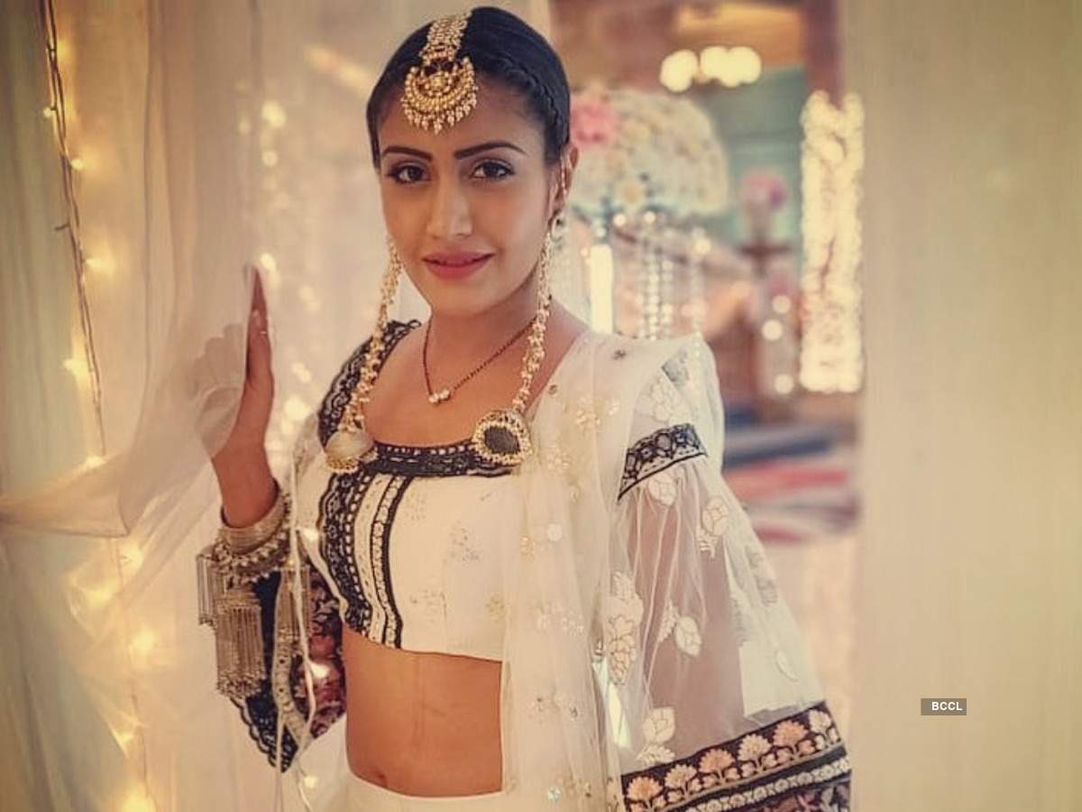 anika wedding lehenga in ishqbaaz