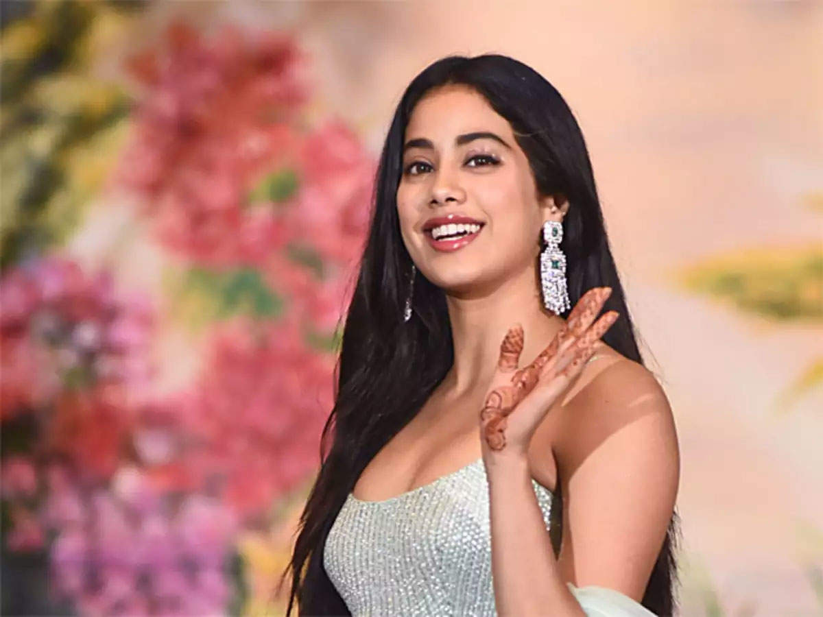 Janhvi Kapoor once dressed up as a boy to help a friend?
