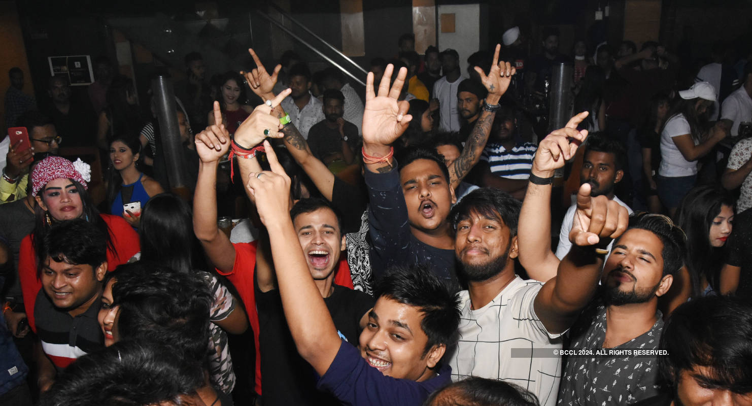 Calcuttans let their hair down at city pubs