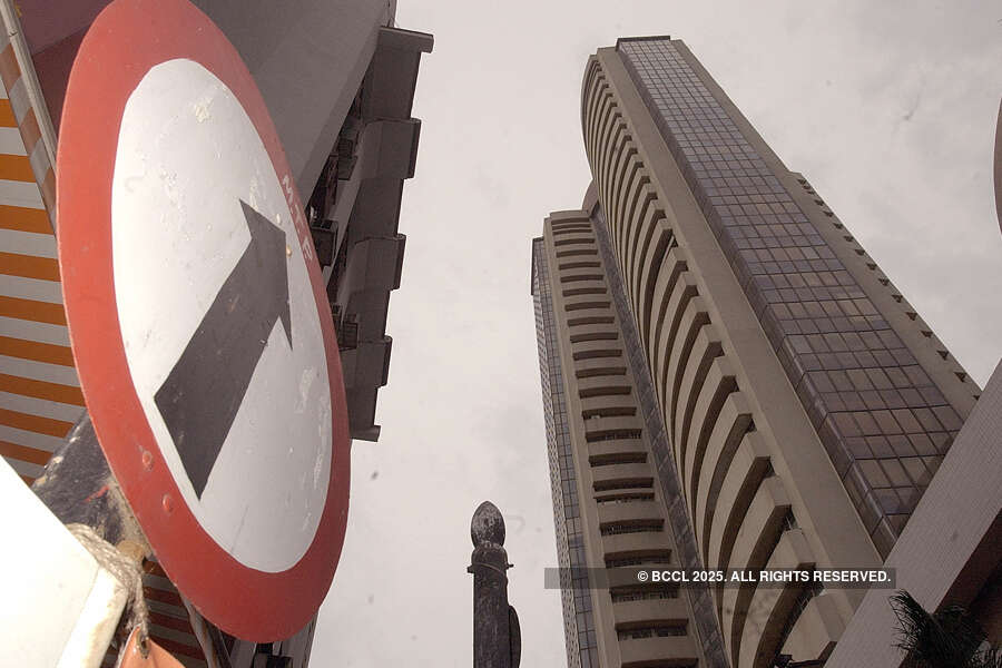 Sensex, Nifty turn cautious amid weak global cues