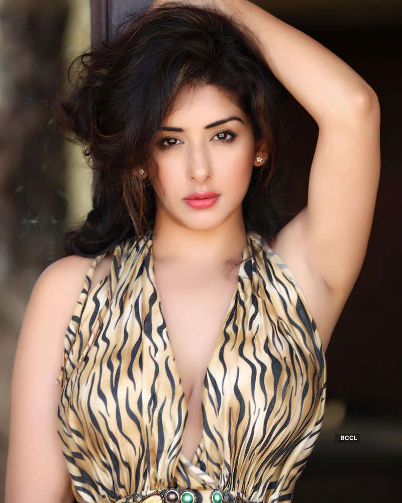 Porus fame Sameksha teases cyberspace with her sultry pictures