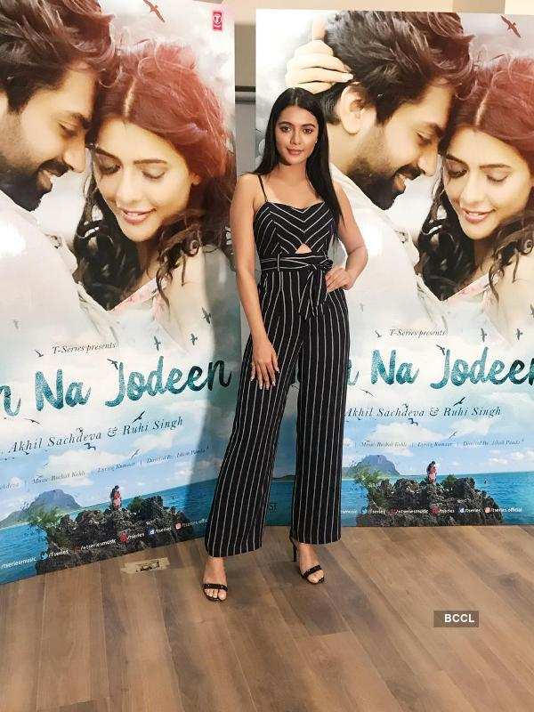 ​Ruhi Singh promotes her new music album Nain Na Jodeen