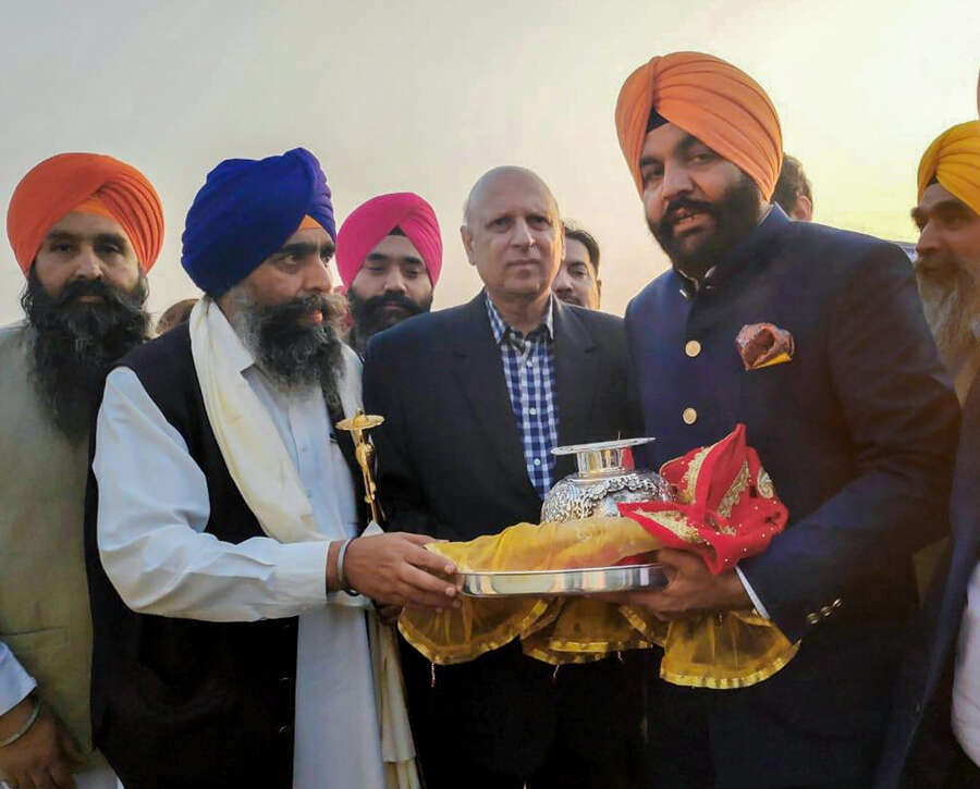 Pakistan lays foundation stone for Kartarpur corridor