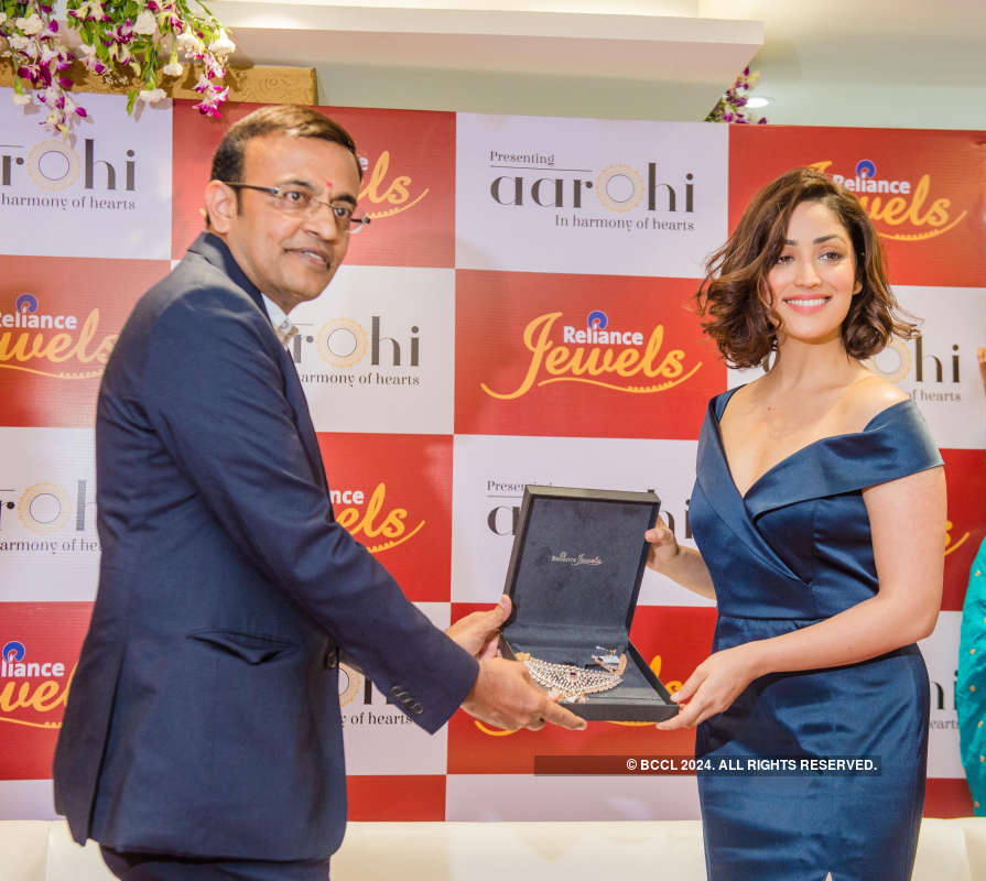 Yami Gautam graces the launch of a jewelry store