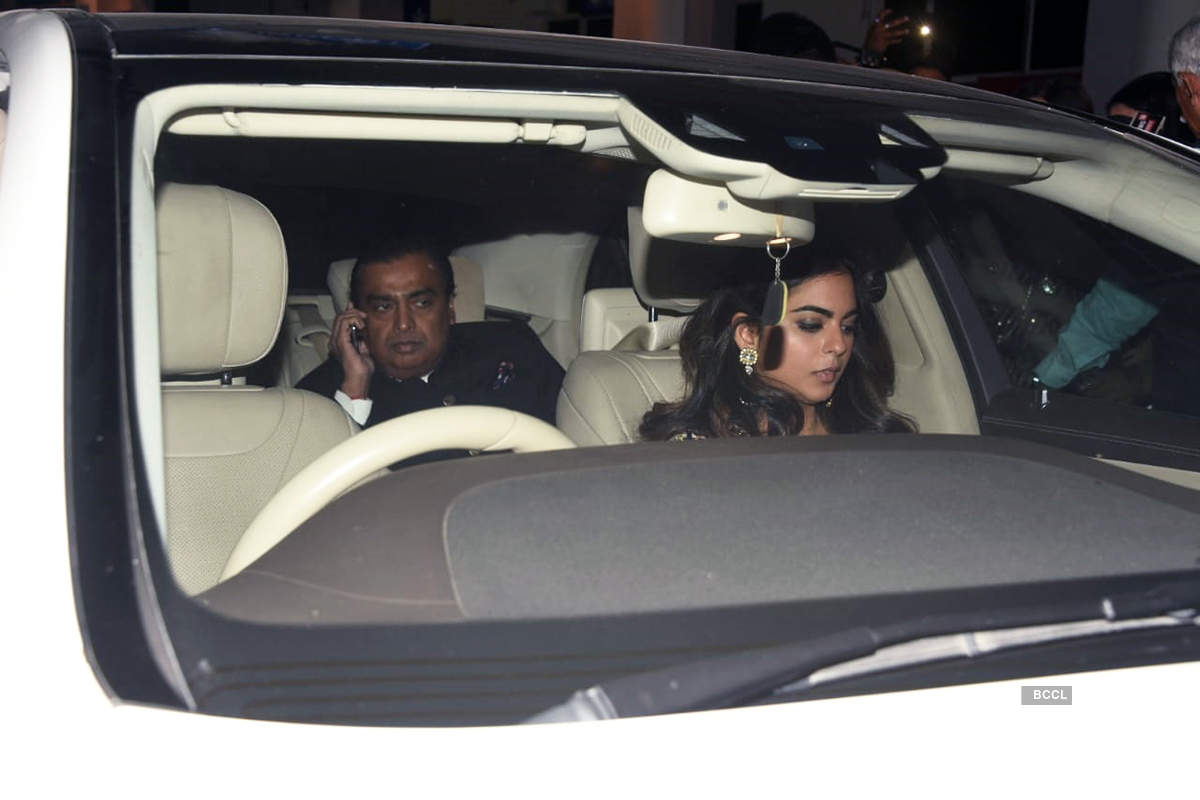 Unseen pictures from Priyanka Chopra and Nick Jonas's lavish Bollywood reception