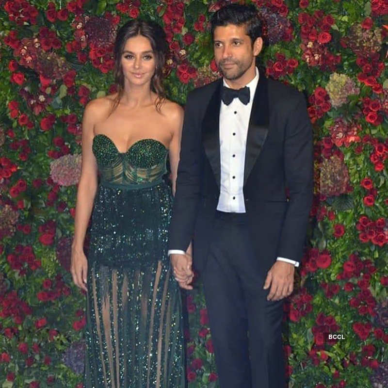 Farhan Akhtar and Shibani Dandekar share romantic pictures as they celebrate 3 years of togetherness