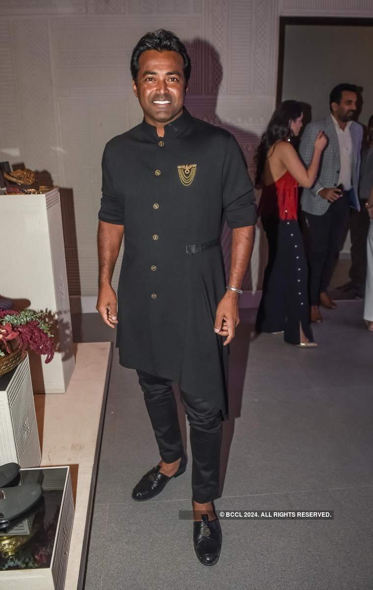 Farhan, Shibani attend Shantanu & Nikhil's store launch