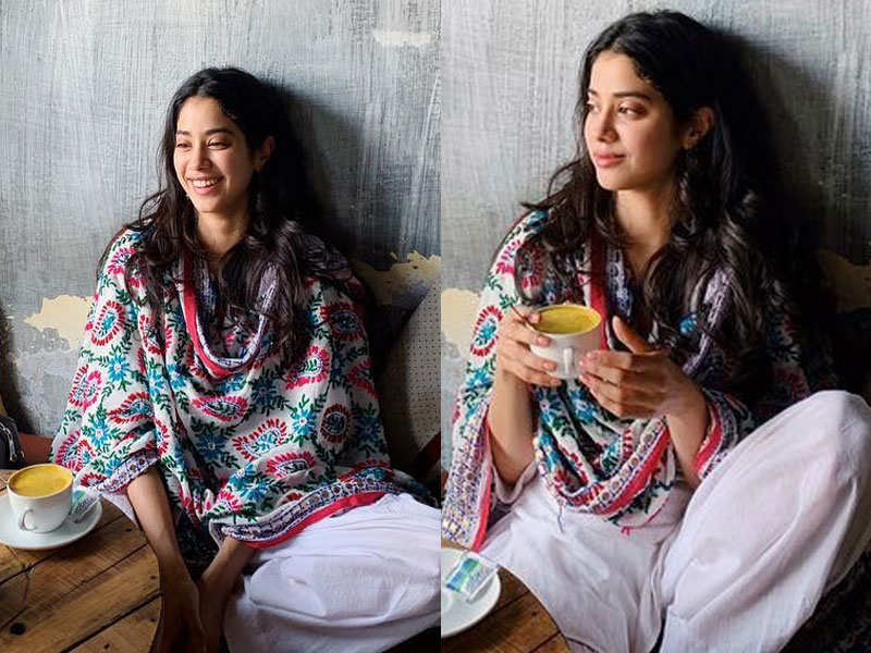 Janhvi Kapoor’s adorable smile is all you to brighten your Sunday evening