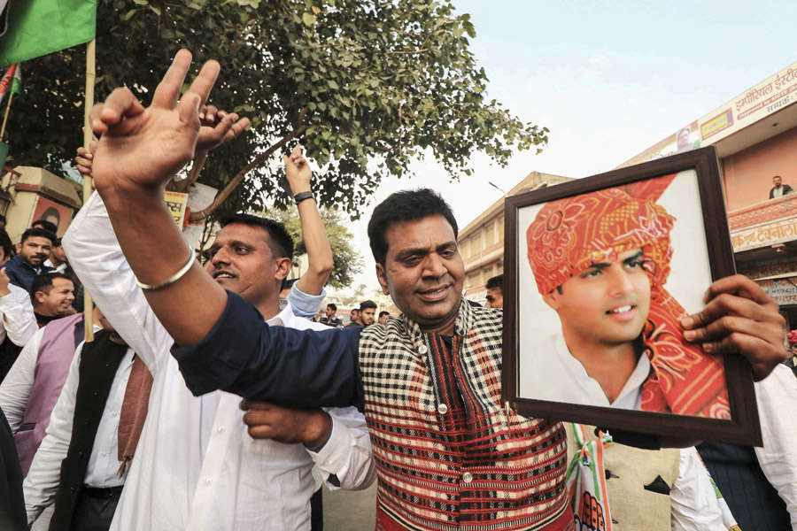 Congress workers celebrate victory in Assembly elections