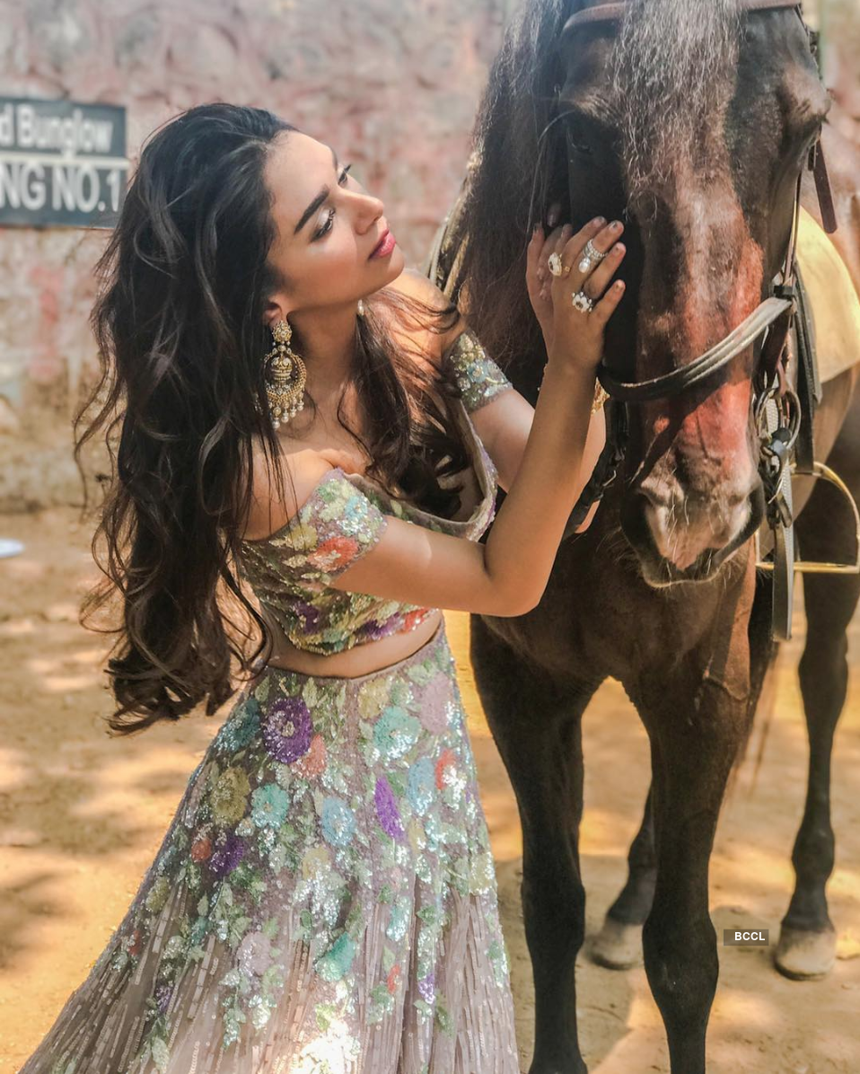 Glamorous pictures of Aditi Rao Hydari are winning the internet