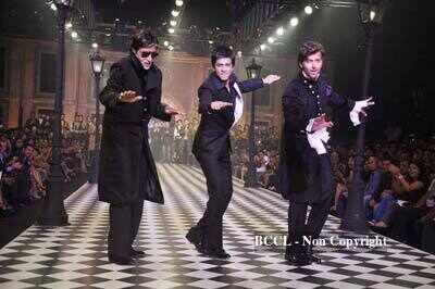 Amitabh Bachchan, Shah Rukh Khan and Hrithik Roshan walk the ramp ...