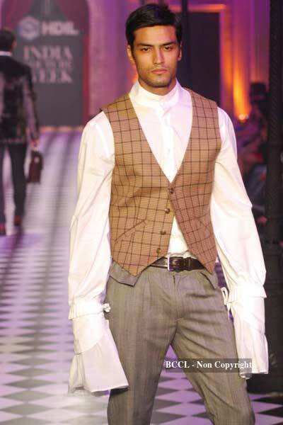 Karan Johar and designer Varun Bahl walk the ramp with B'wood ...
