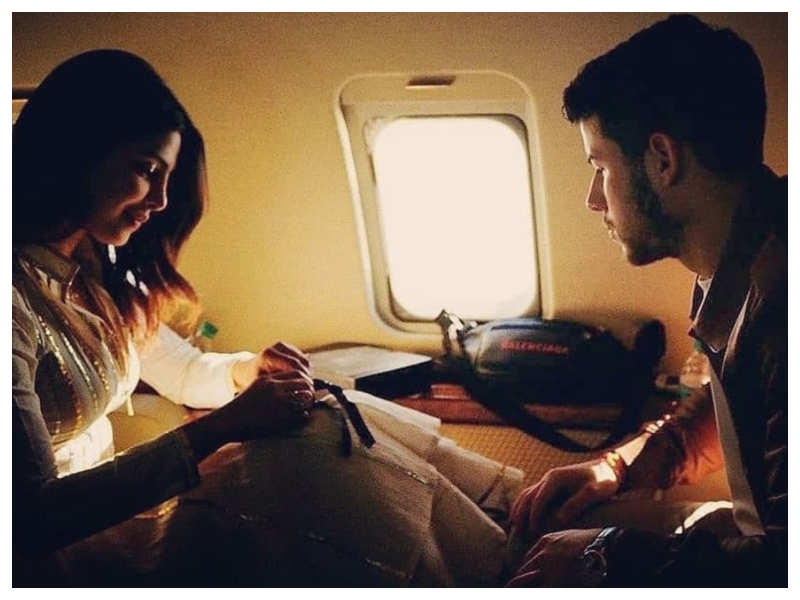 Photo: Priyanka Chopra and Nick Jonas shot candid on their plane ...