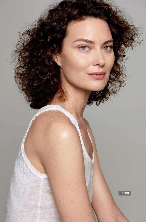 90s supermodel Shalom Harlow is back on the runway