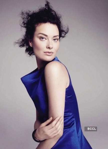 90s supermodel Shalom Harlow is back on the runway