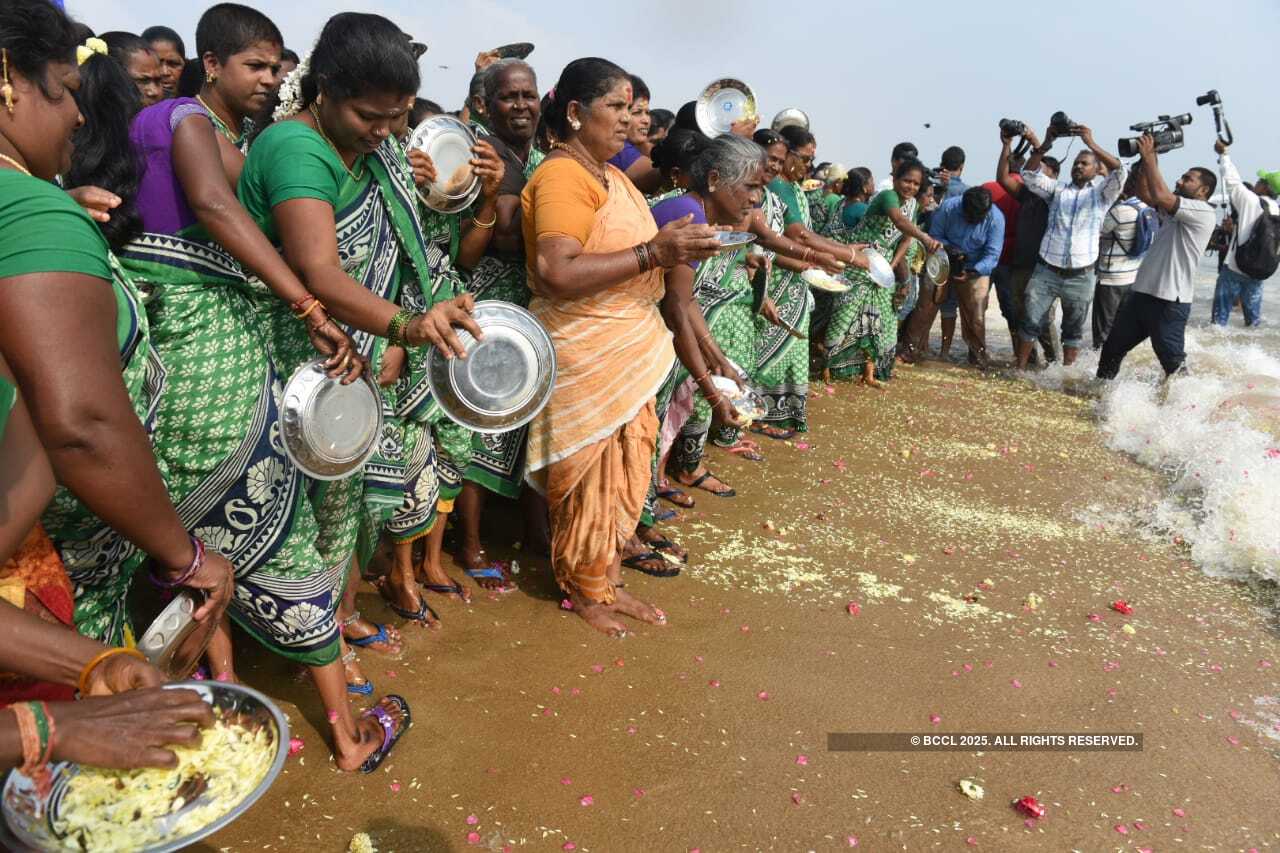 Hundreds of people pay homage to 2004's Tsunami victims in Chennai