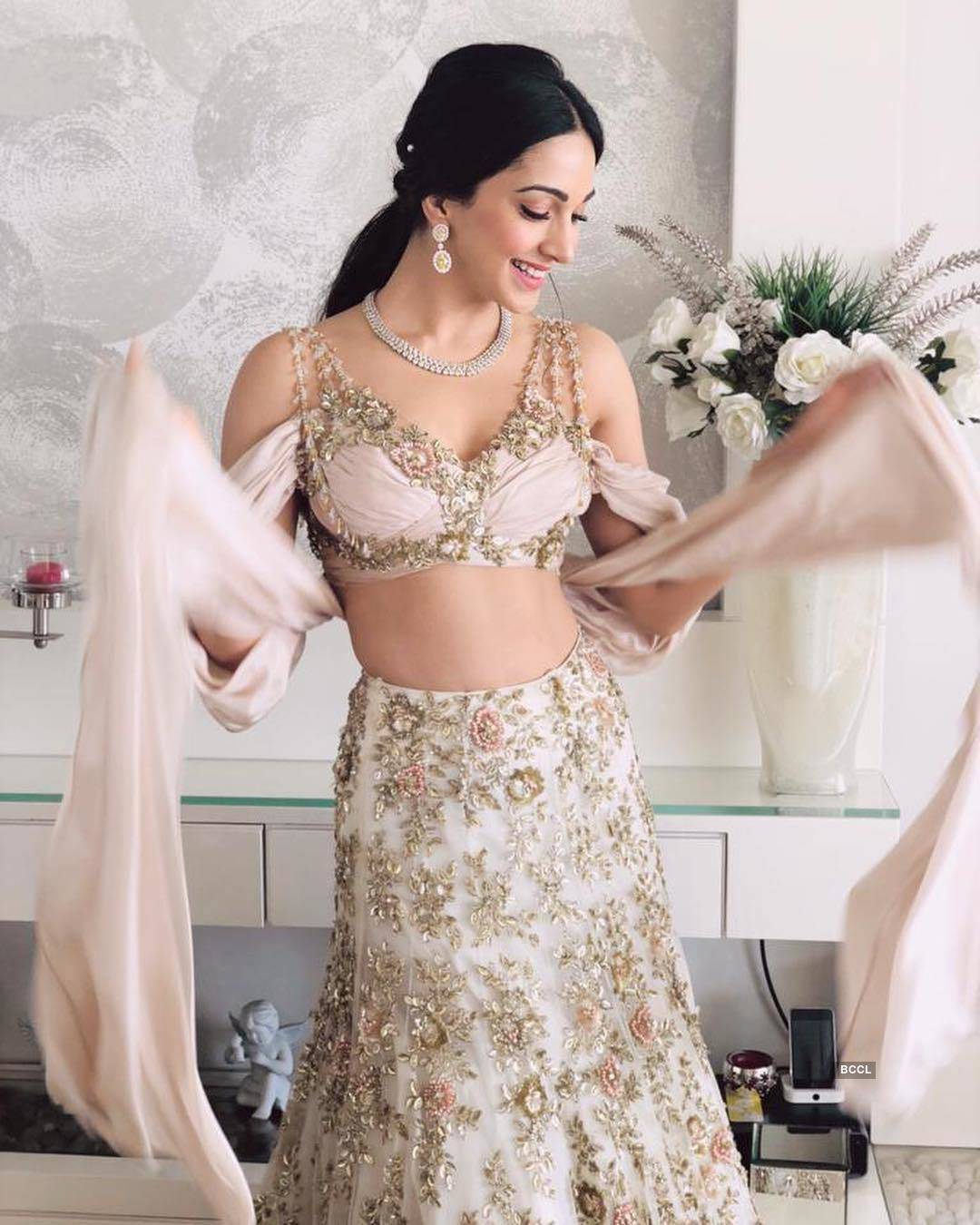 Bollywood fashionista Kiara Advani's glamorous pictures