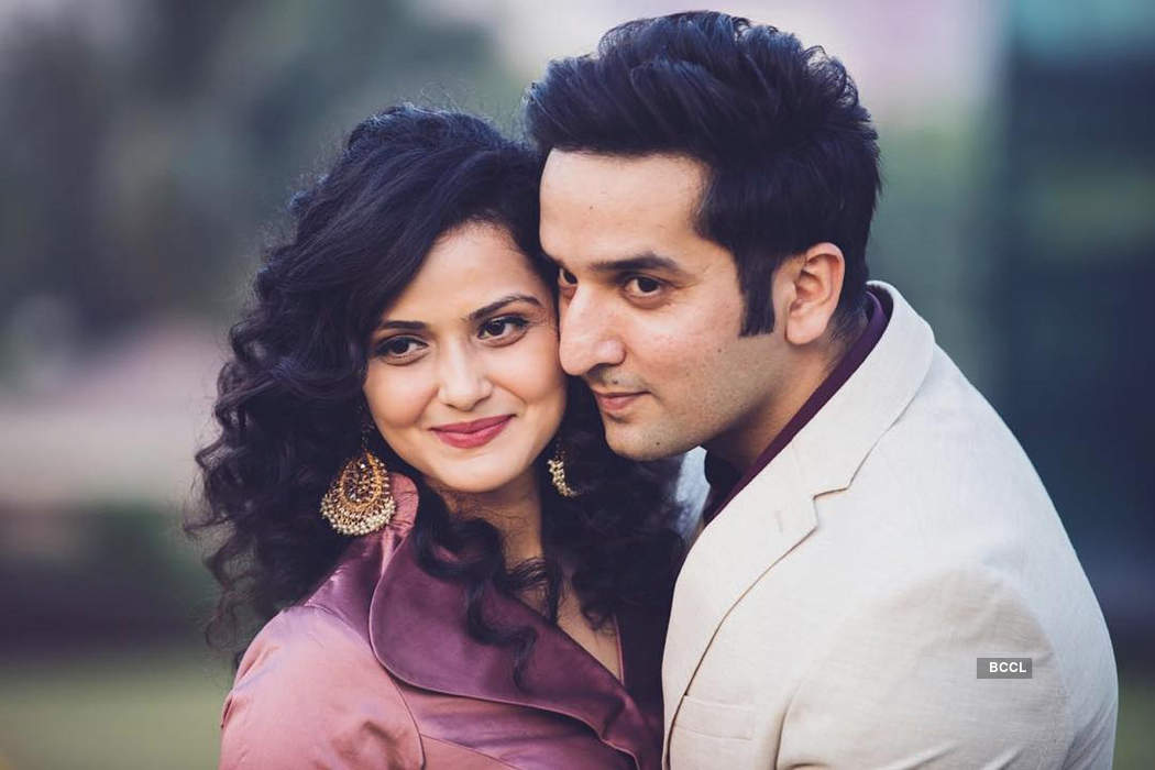 Puru Chibber gets engaged to girlfriend Roshni Banthia