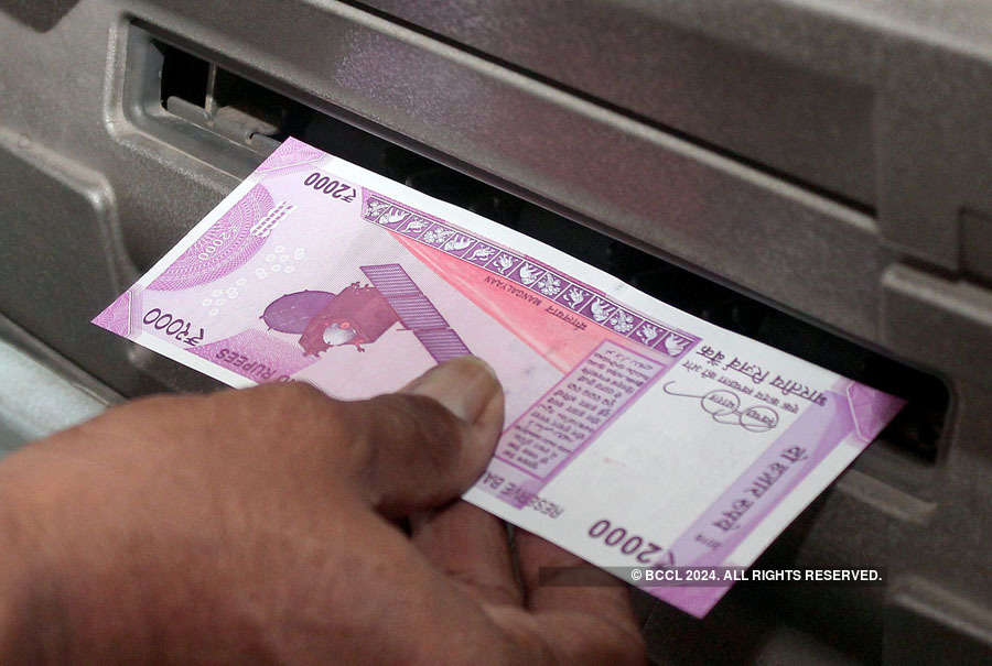 Govt indicates printing of Rs 2000 note stopped for now