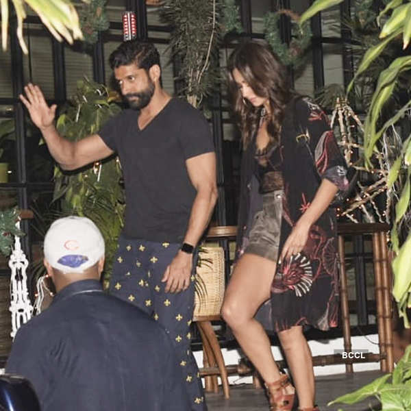 Farhan Akhtar and Shibani Dandekar share romantic pictures as they celebrate 3 years of togetherness