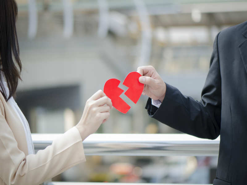 Do you keep breaking up and going back to the same person? This is what it  indicates about your relationship | The Times of India