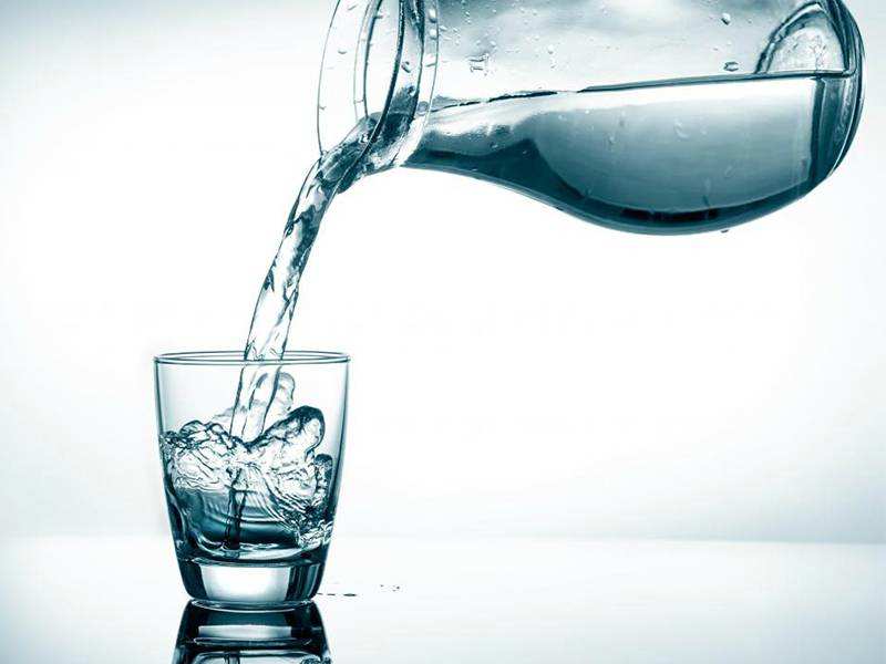 Should you drink hot or chilled water for weight loss? | The Times of India