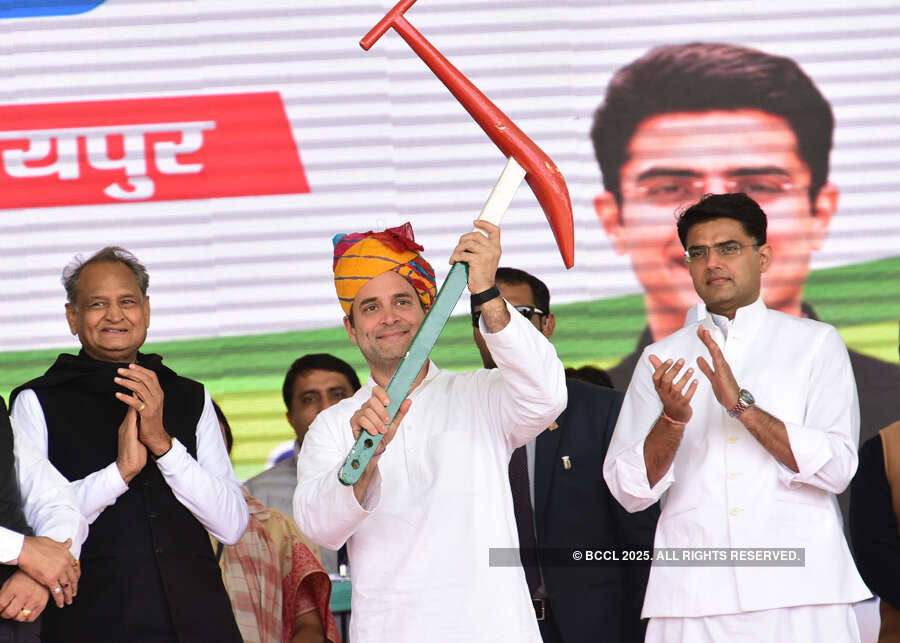 Rahul Gandhi sounds poll bugle with farmers' rally in Rajashtan