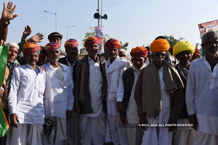 Rahul Gandhi sounds poll bugle with farmers' rally in Rajashtan