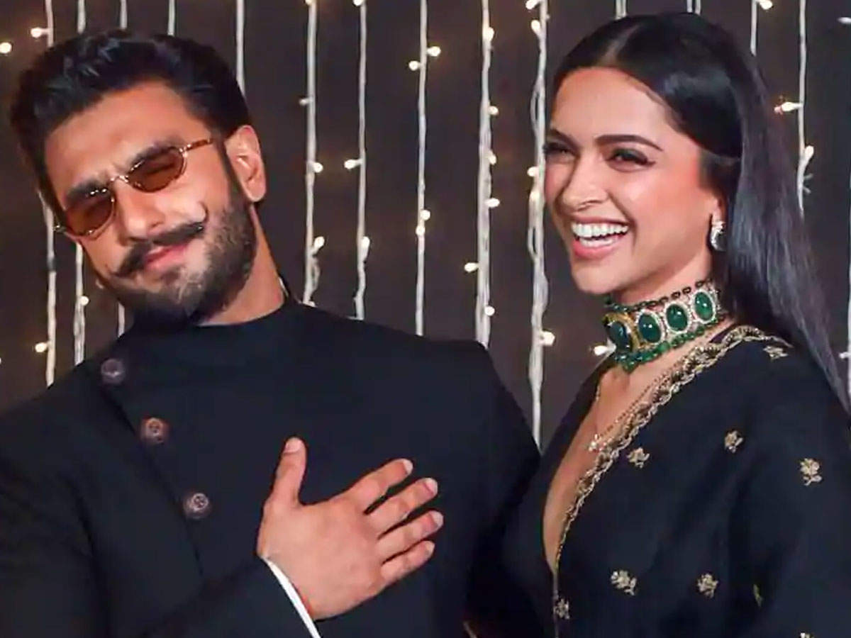Ranveer Singh gives flirtatious reaction to wife Deepika