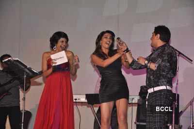 Celebs sizzle at Blackberry Torch launch