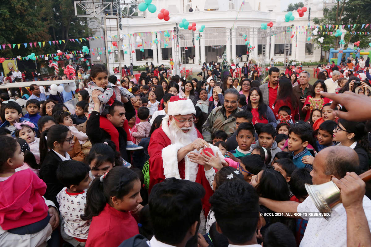 Tollygunge Club members celebrate Christmas with children