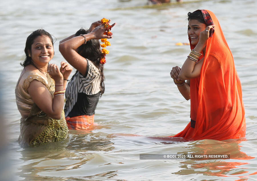 Kumbh Mela 2019: 'Shahi Snan' begins in Prayagraj
