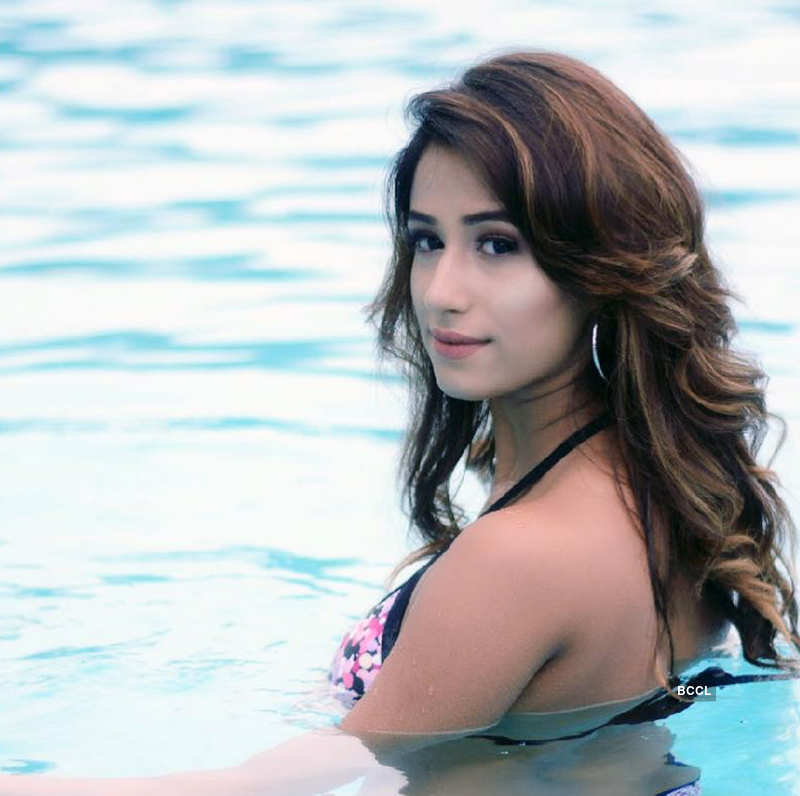 Glamorous pictures of Adhyayan Suman's ex-girlfriend Maera Mishra go viral