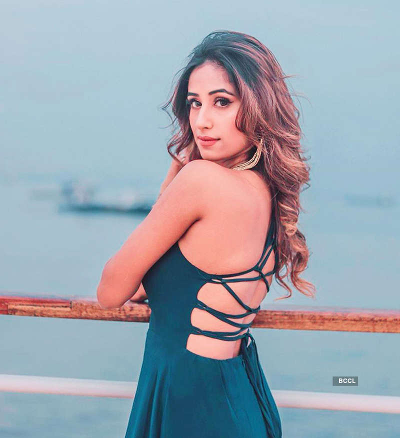 Glamorous pictures of Adhyayan Suman's ex-girlfriend Maera Mishra go viral