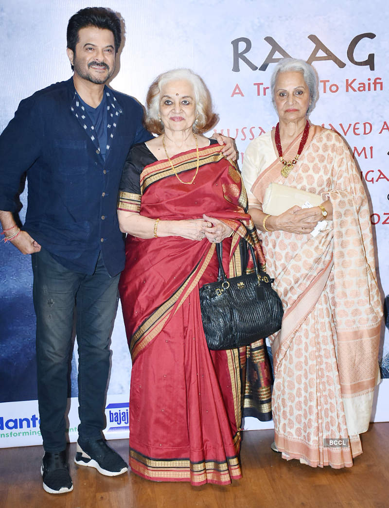 Celebs grace the premiere of play 'Raag Shayari'