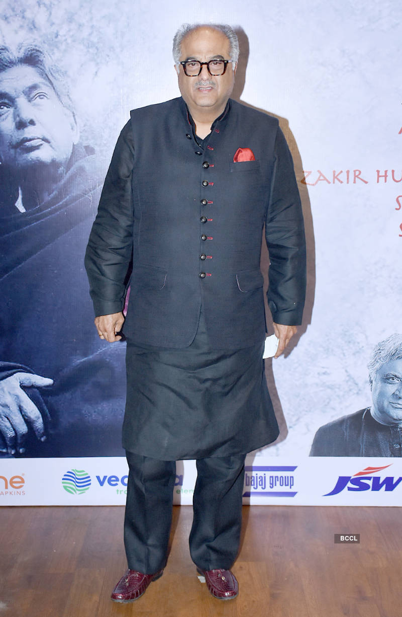 Celebs grace the premiere of play 'Raag Shayari'