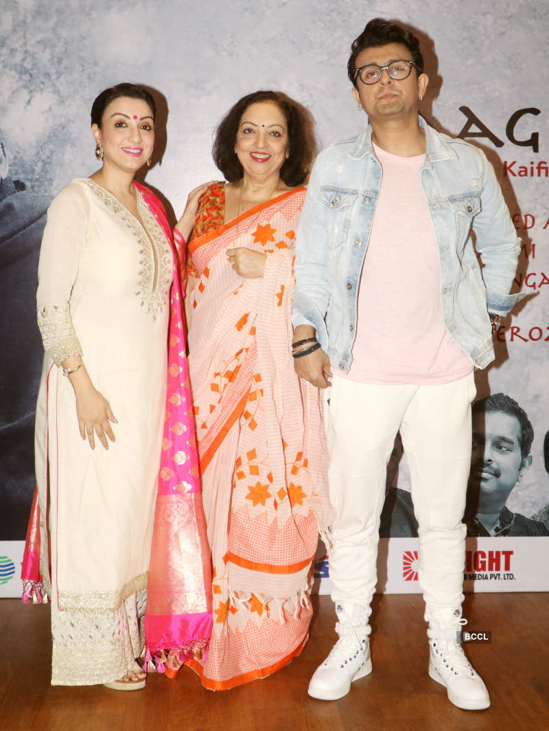 Celebs grace the premiere of play 'Raag Shayari'