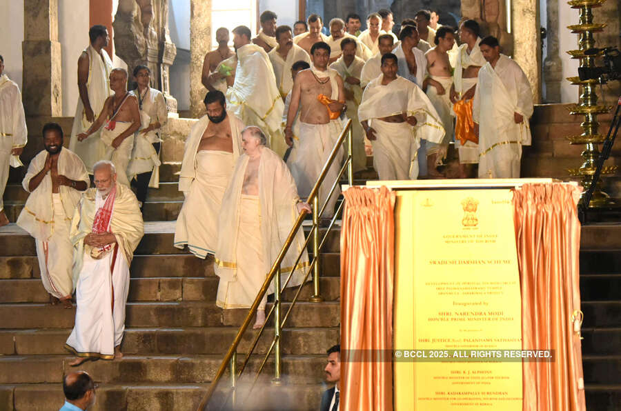 PM Modi offers prayers at Sree Padmanabhaswamy temple