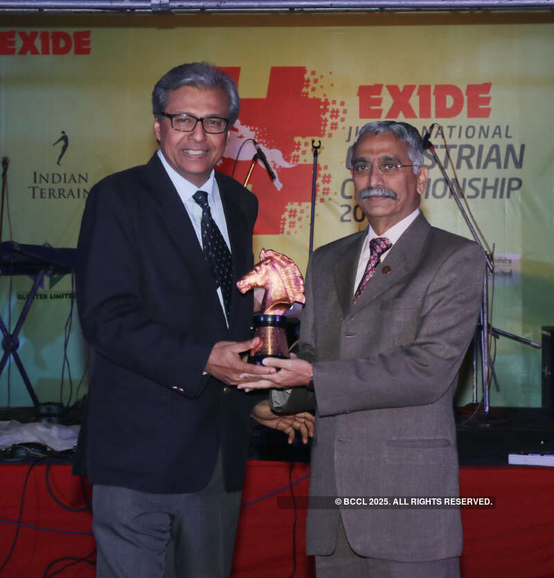 Renji Thomas and Lt Gen MM Naravane