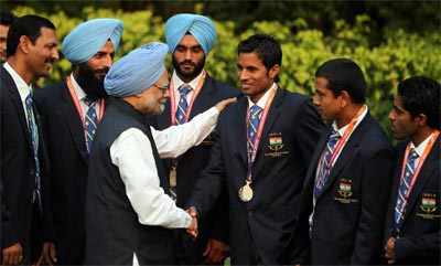 PM meets CWG medallists