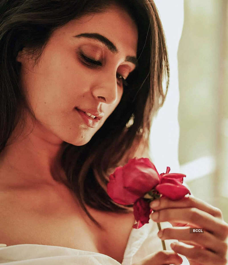 These bold and sultry pictures of Deepti Sati you simply can’t give a miss
