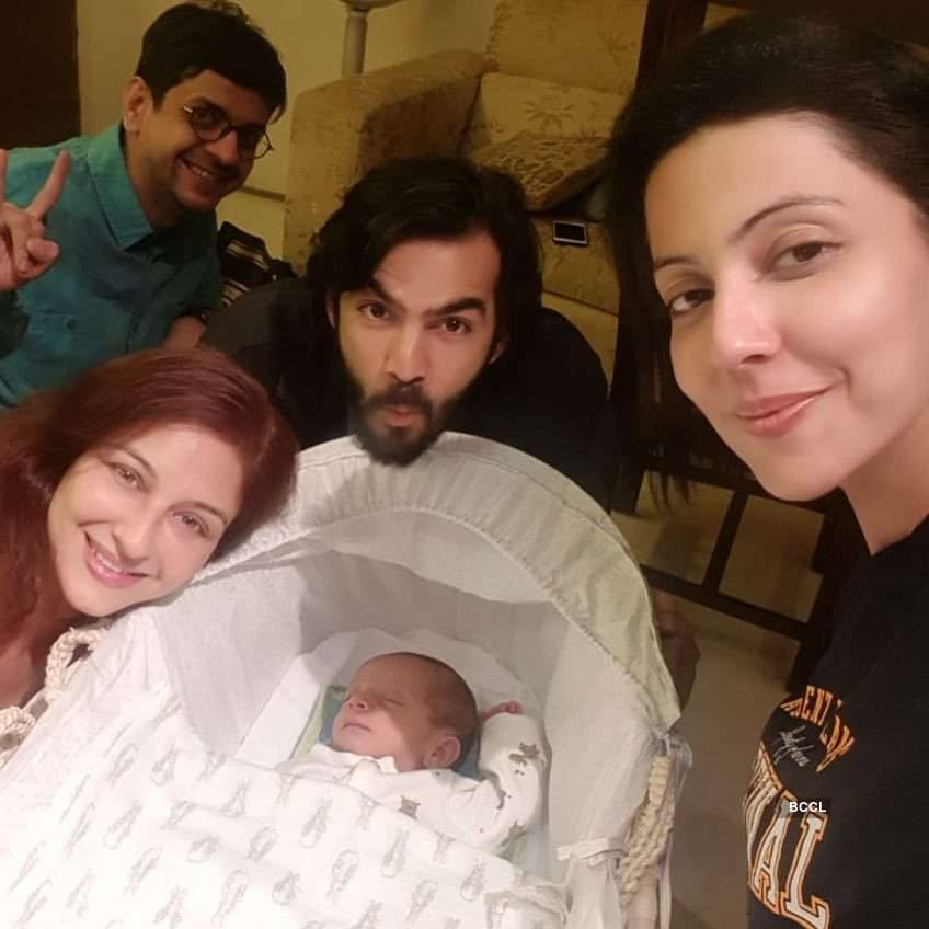 Bhabhiji Ghar Par Hain actress Saumya Tandon shares FIRST PHOTO of her newborn baby