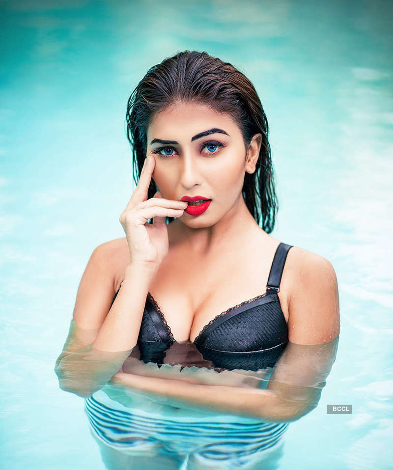 TV actress Ruma Sharma is creating waves on social media with her alluring pictures