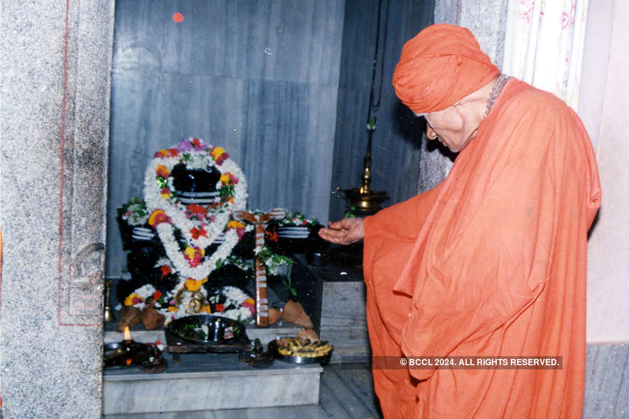 'The Walking God' Shivakumara Swamiji dies at 111