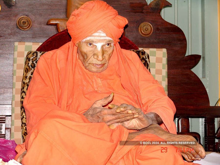 'The Walking God' Shivakumara Swamiji dies at 111