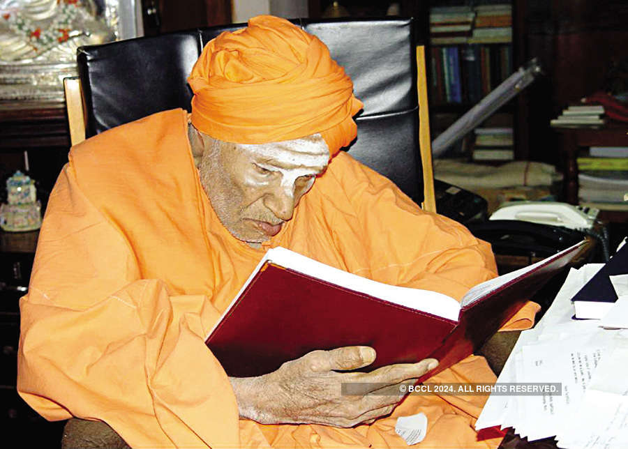 'The Walking God' Shivakumara Swamiji dies at 111