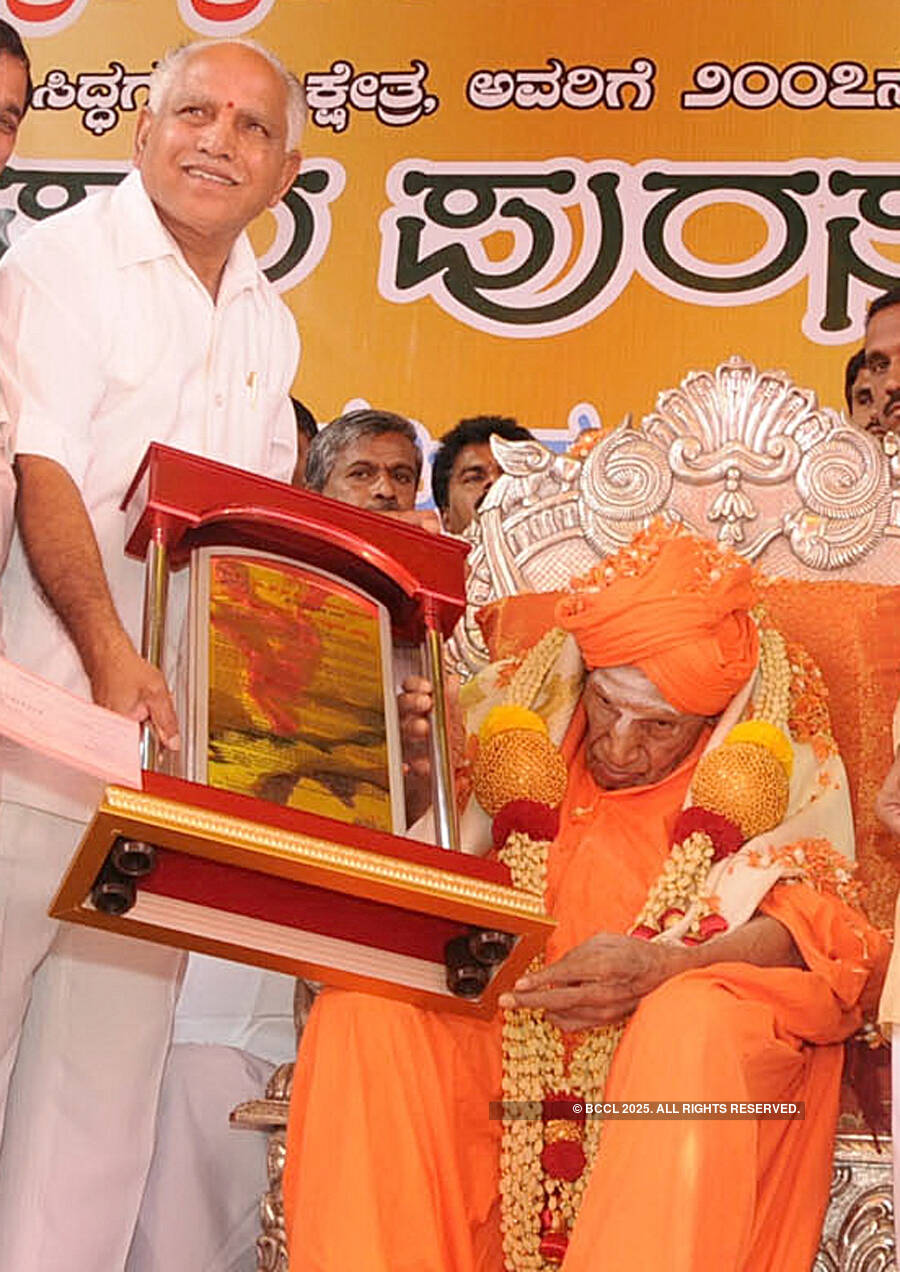 'The Walking God' Shivakumara Swamiji dies at 111