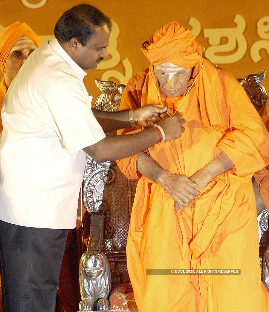 'The Walking God' Shivakumara Swamiji dies at 111