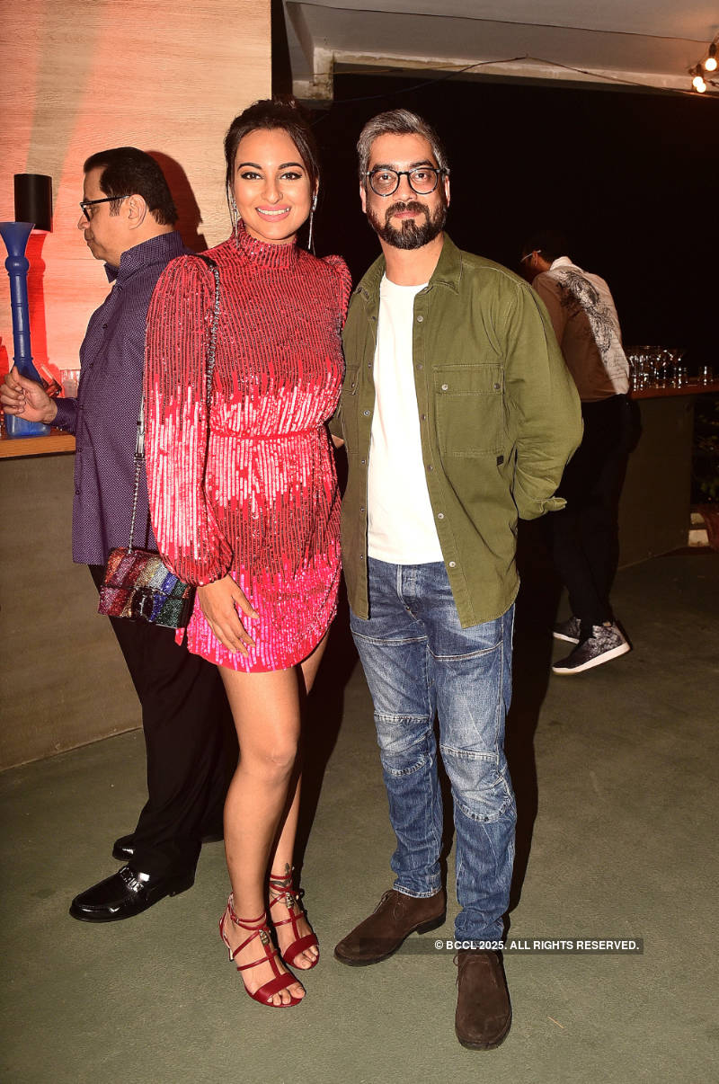 Team 'Badhaai Ho' celebrate success of their film